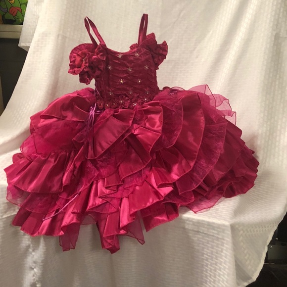 Formal dress - Picture 1 of 4